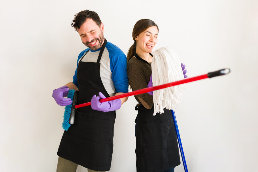 couple cleaning together